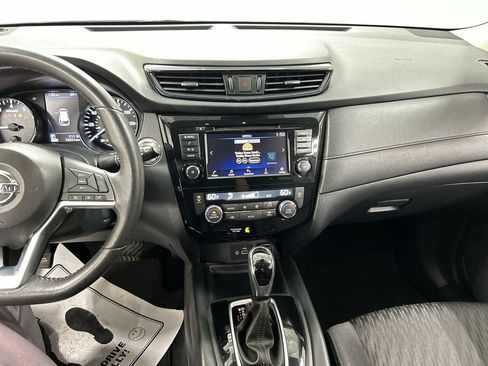Used 2019 Nissan Rogue SV AWD/4WD image 18