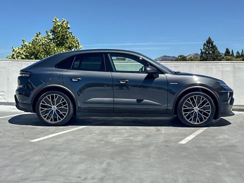 Certified 2025 Porsche Macan Electric RWD image 9