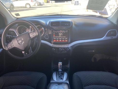 Used 2018 Dodge Journey SXT image 9