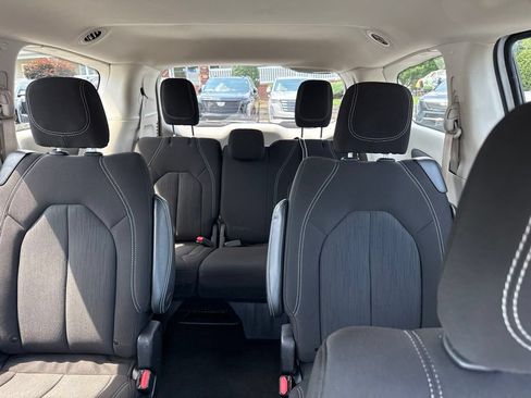 Used 2023 Chrysler Voyager LX FWD image 4