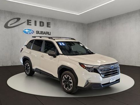 Used 2025 Subaru Forester Premium AWD/4WD image 1