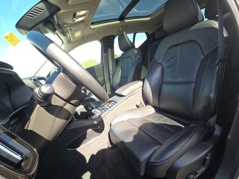 Used 2023 Volvo XC40 B5 Plus AWD/4WD image 26