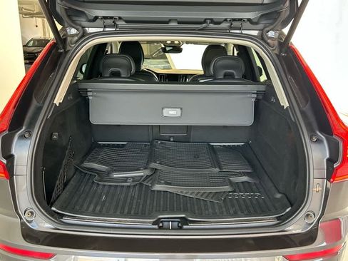 Used 2022 Volvo XC60 B6 Inscription image 18