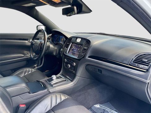 Used 2023 Chrysler 300 C image 32