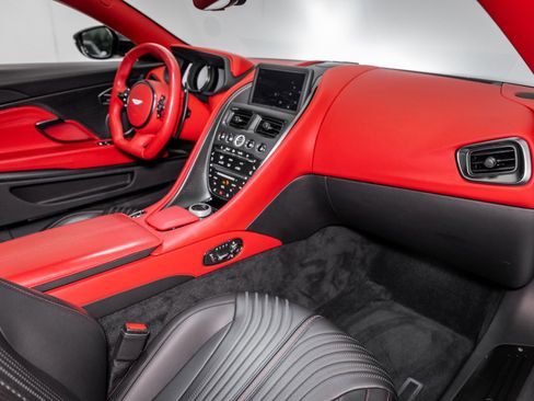 Used 2023 Aston Martin DB11 V8 Coupe image 16