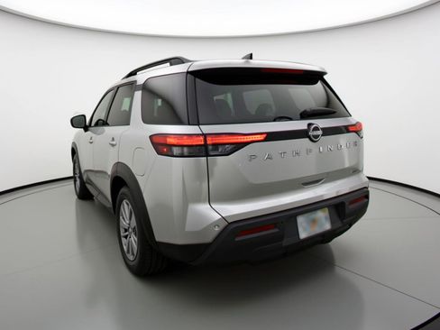Used 2025 Nissan Pathfinder SV image 6