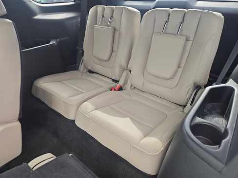 Used 2018 Ford Explorer XLT w/ Equipment Group 202A image 14