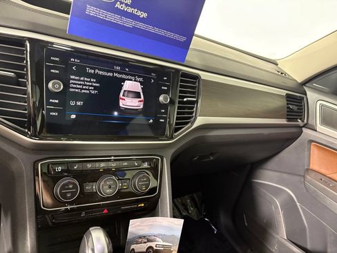 Used 2023 Volkswagen Atlas SE w/ Panoramic Sunroof Package AWD/4WD image 18