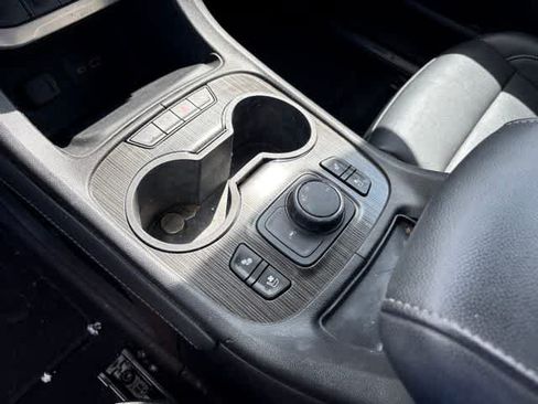 Used 2023 GMC Acadia SLT w/ Elevation Edition FWD image 18