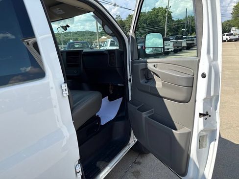 Used 2014 Chevrolet Express 1500 RWD image 32