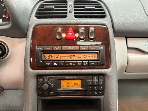 Used 2001 Mercedes-Benz CLK 320 Coupe image 20