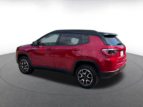 Used 2025 Jeep Compass Trailhawk AWD/4WD image 10