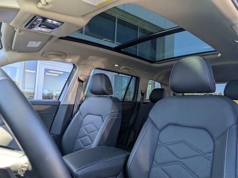 Used 2025 Volkswagen Atlas SE w/ Panoramic Sunroof Package image 23