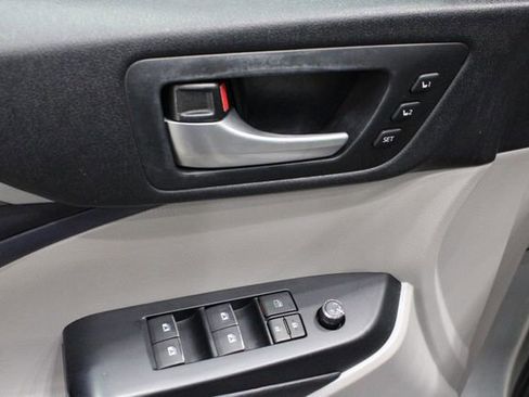 Used 2017 Toyota Highlander Limited Platinum image 14