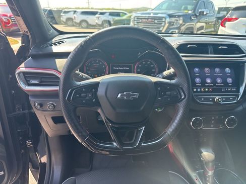 Used 2023 Chevrolet TrailBlazer RS w/ Sun and Liftgate Package FWD image 12