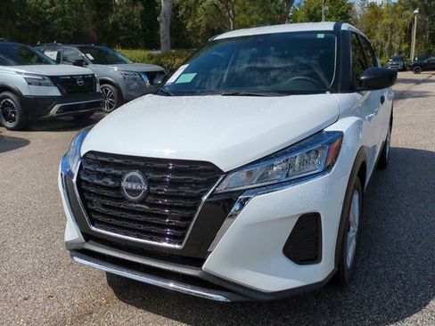 New 2025 Nissan Kicks Play S image 9