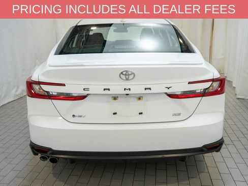 Used 2025 Toyota Camry SE FWD image 4