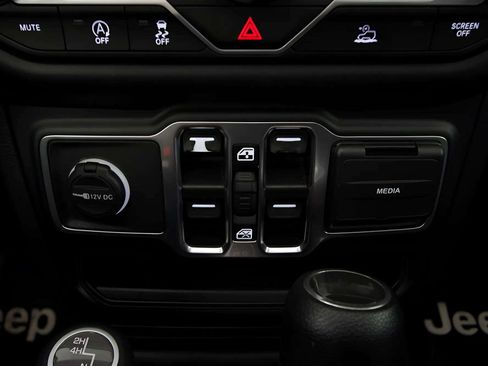 Used 2021 Jeep Wrangler Unlimited Sahara AWD/4WD image 12