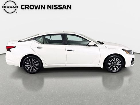 Certified 2024 Nissan Altima 2.5 SV w/ SV Premium Package FWD image 5