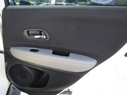 Used 2019 Honda HR-V LX image 31