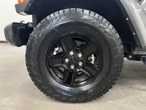 Used 2021 Jeep Gladiator Sport image 13