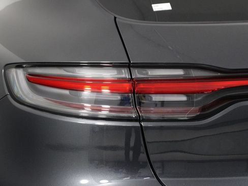 Certified 2026 Porsche Macan AWD/4WD image 21