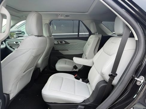 Used 2025 Ford Explorer Platinum w/ Ultimate Package AWD/4WD image 5