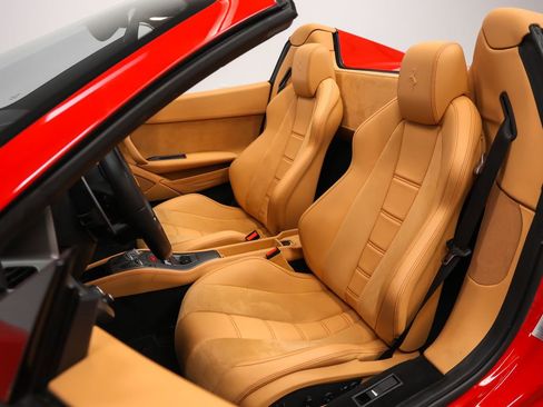 Certified 2012 Ferrari 458 Spider RWD image 3