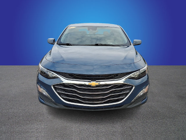 Used 2025 Chevrolet Malibu LT FWD image 2