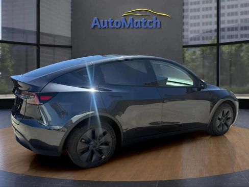 Used 2024 Tesla Model Y Long Range RWD image 10