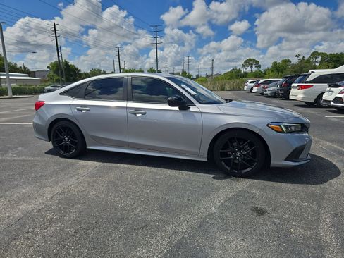 Used 2022 Honda Civic Sport image 2