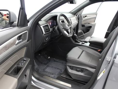 Used 2023 Volkswagen Atlas Cross Sport SE w/ Panoramic Sunroof Package AWD/4WD image 14