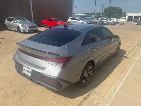 Used 2025 Hyundai Elantra Sport FWD image 3