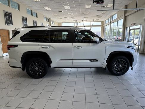 Used 2024 Toyota Sequoia Platinum AWD/4WD image 6