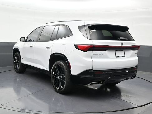 Used 2025 Buick Enclave Sport Touring w/ Power Package FWD image 3
