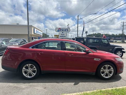 Used 2015 Ford Taurus SEL image 2