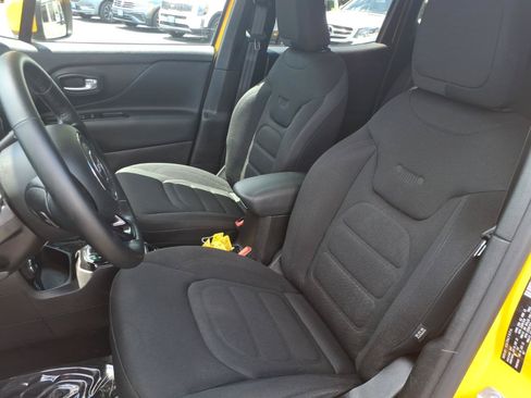 Used 2017 Jeep Renegade Altitude AWD/4WD image 12