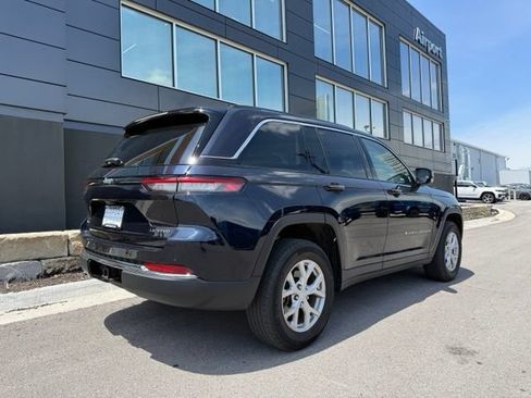 Used 2023 Jeep Grand Cherokee Limited w/ Trailer Tow Prep Group (B) AWD/4WD image 3