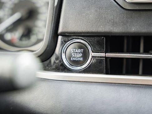 Used 2022 Mitsubishi Outlander ES image 25