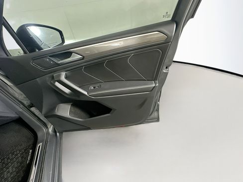 Used 2023 Volkswagen Tiguan SE R-Line image 32