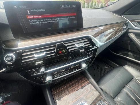 Used 2019 BMW 530e xDrive w/ Convenience Package AWD/4WD image 21