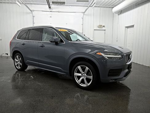 Used 2020 Volvo XC90 T6 Momentum image 3