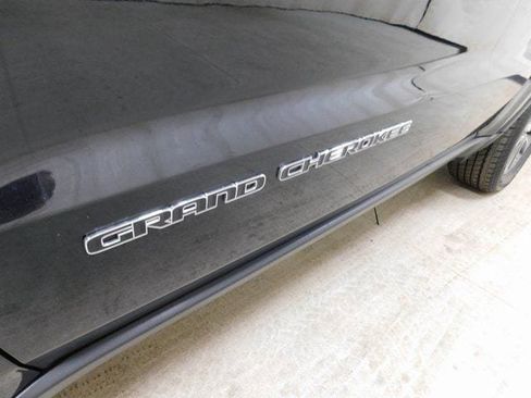 Used 2018 Jeep Grand Cherokee Limited w/ Luxury Group II image 12