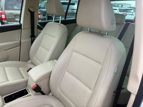 Used 2016 Volkswagen Tiguan SE image 19