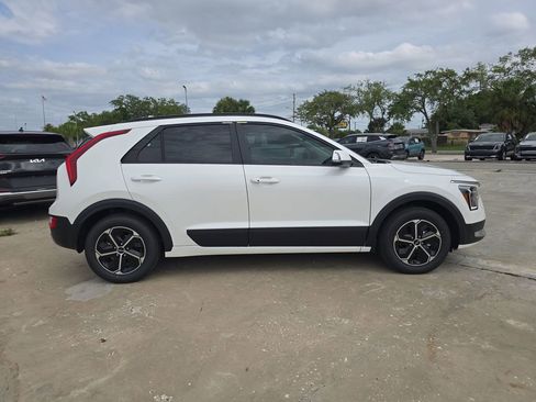 New 2026 Kia Niro EX FWD image 9