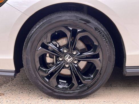 Used 2025 Honda Accord SE image 13