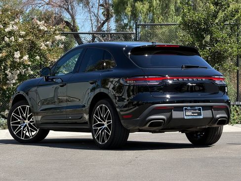 Certified 2026 Porsche Macan AWD/4WD image 3