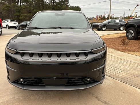 Used 2024 Jeep Wagoneer Launch Edition image 3