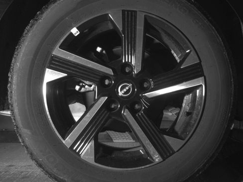 Used 2025 Nissan Sentra SV FWD image 18