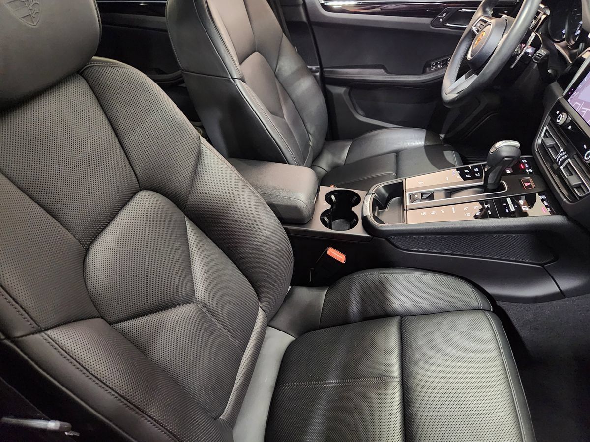 Used 2023 Porsche Macan AWD/4WD image 31